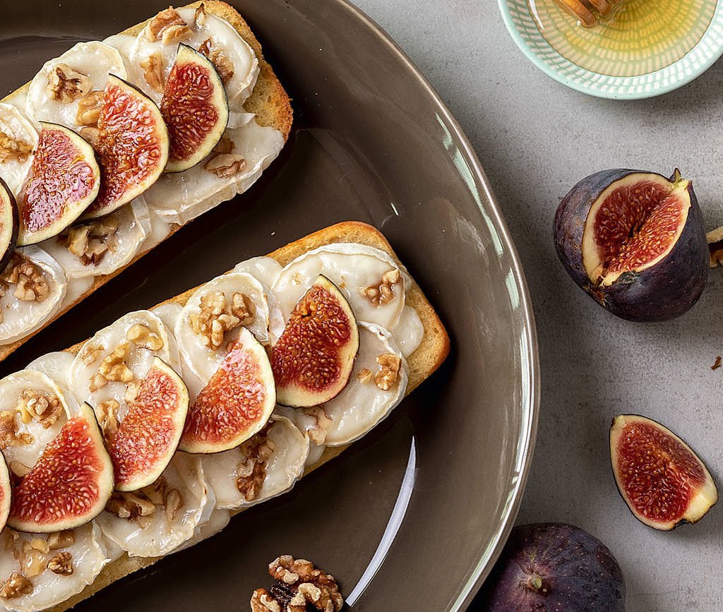 Rezept: Knoblauch Brot mit Ziegenkäse und Walnuss jetzt bei MEGGLE