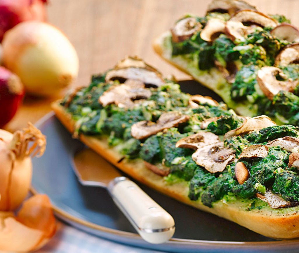 Knoblauch Brot mit Spinat, Champignons und Zwiebeln jetzt bei MEGGLE