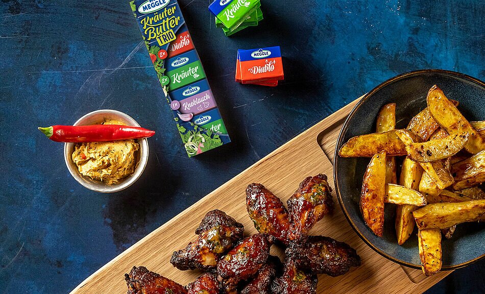 Chicken Wings mit Kartoffelspalten