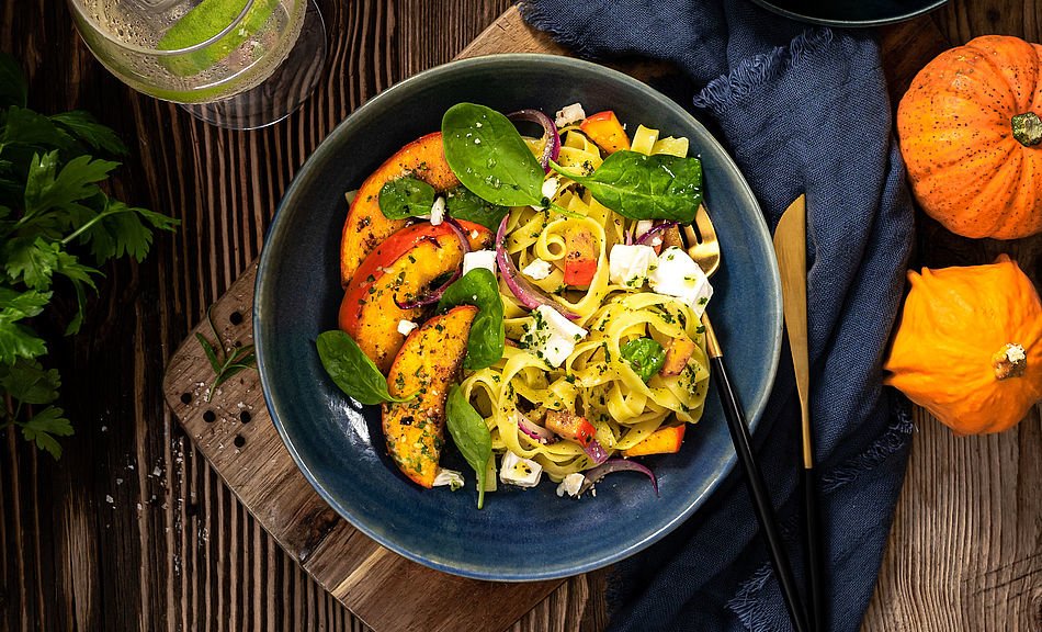 Tagliatelle mit Kürbis und Honig-Ziegenkäse