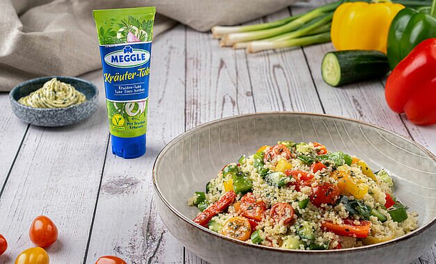 Couscous verfeinert mit veganer Kräuter-Creme