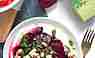 Warmer Rote-Bete-Salat mit Kräuter-Butter, karamellisierten Nüssen und Joghurt