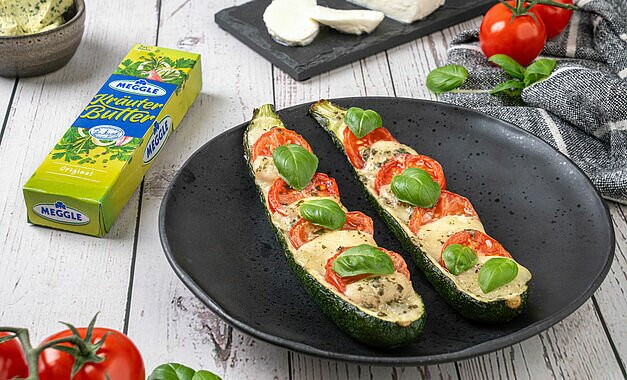 Zucchini Caprese Schiffchen