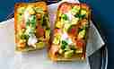 Knoblauch Brot mit Lachs & Avocado