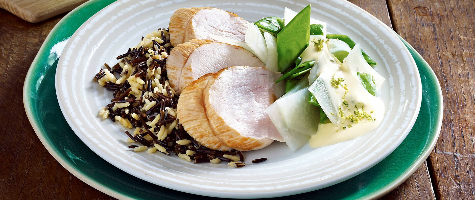 Rezept: Putenmedaillons mit Kohlrabigemuese und Limetten-Hollandaise