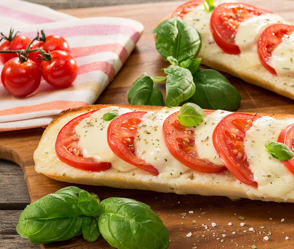 Rezept: Knoblauch Brot Tomate-Mozzarella jetzt bei MEGGLE